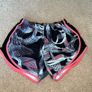 nike running shorts size medium